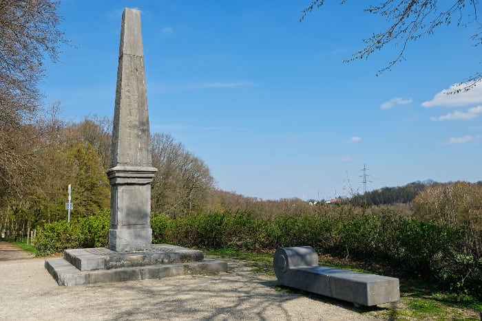  Obelisk „Blauer Stein