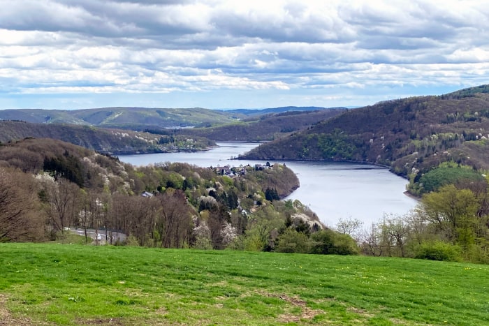  Ausblick auf den Rursee bei Woffelsbach 